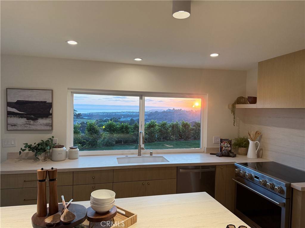 San Clemente, CA 92672,317 Calle Familia