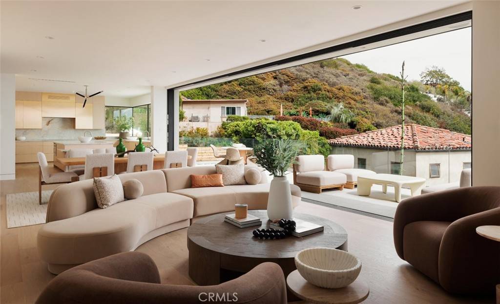 Laguna Beach, CA 92651,1105 Skyline DR