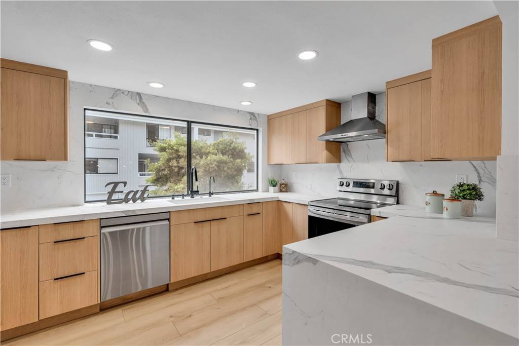 Newport Beach, CA 92663,2 Encore CT #248