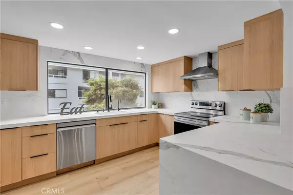 Newport Beach, CA 92663,2 Encore CT #248
