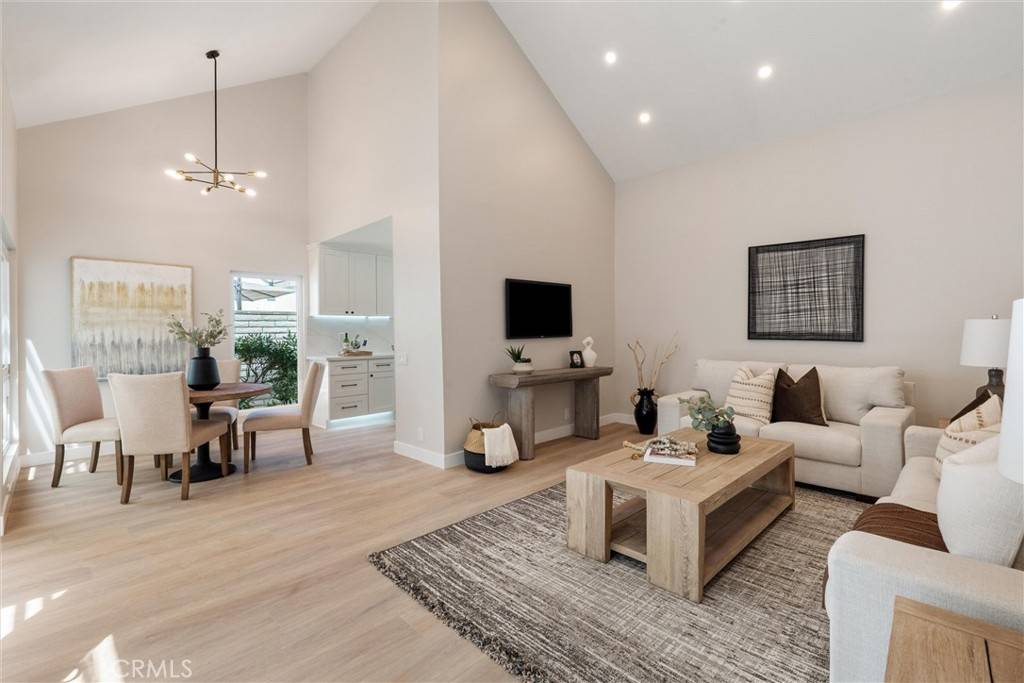 14 Willow Tree LN, Irvine, CA 92612
