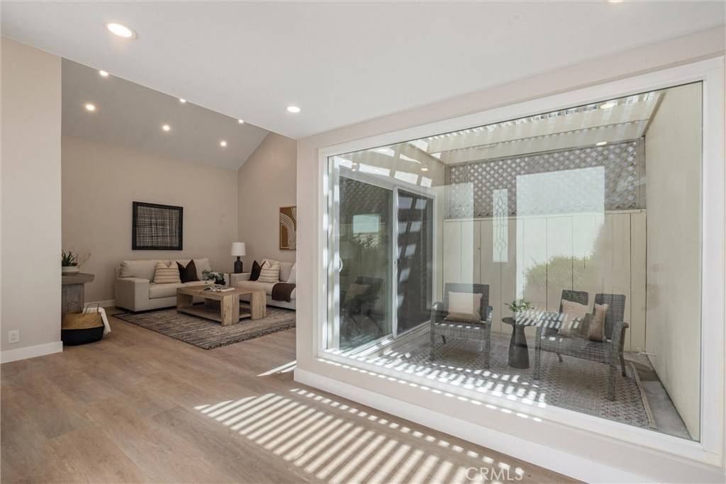 Irvine, CA 92612,14 Willow Tree LN