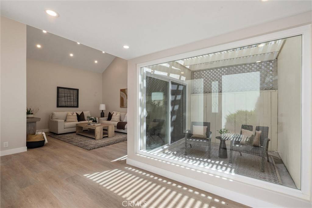 Irvine, CA 92612,14 Willow Tree LN