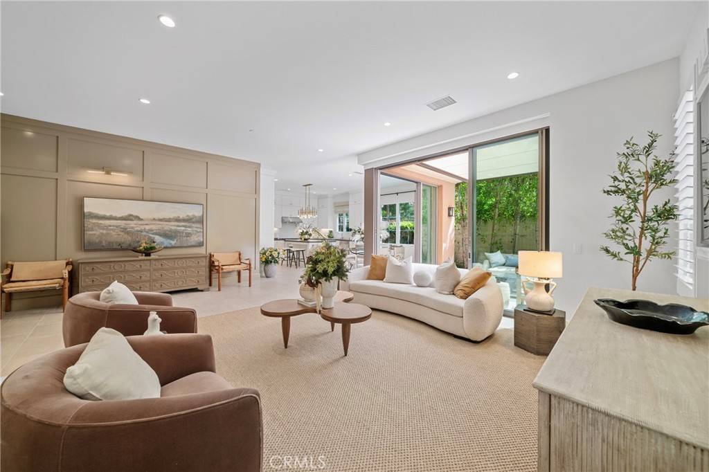 Irvine, CA 92602,111 Vigna
