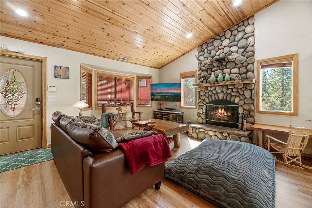 Big Bear Lake, CA 92315,446 Shady LN
