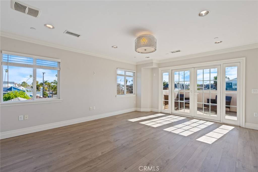 Huntington Beach, CA 92648,519 13TH ST