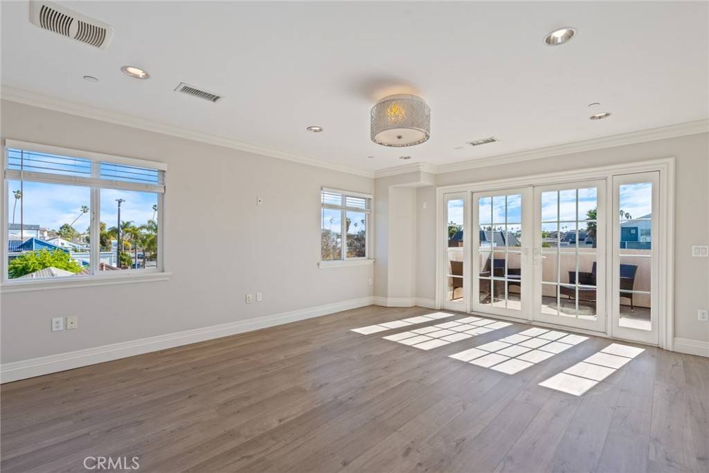 Huntington Beach, CA 92648,519 13TH ST