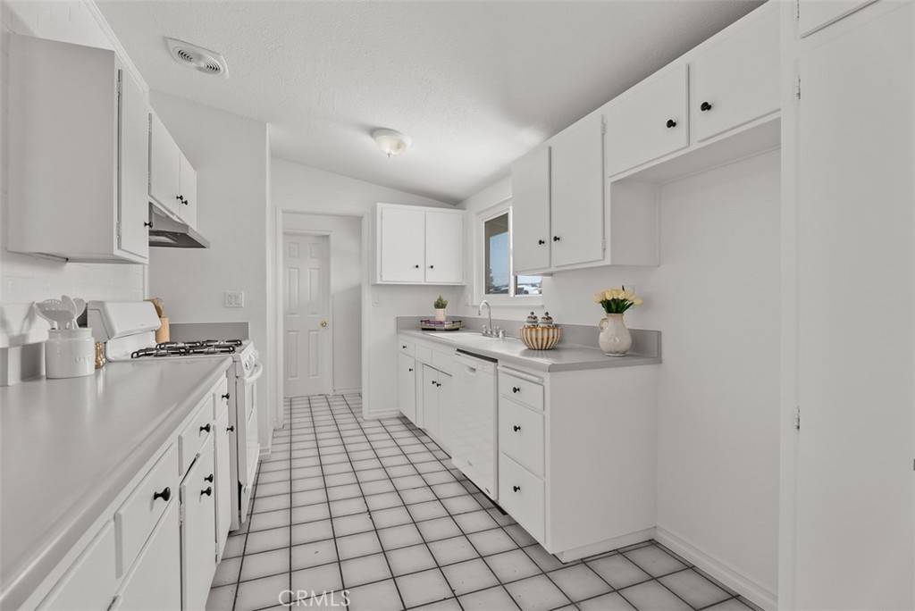 Costa Mesa, CA 92626,2323 Colgate DR