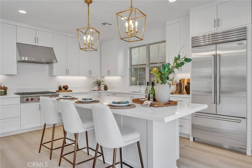 Irvine, CA 92602,162 Somera