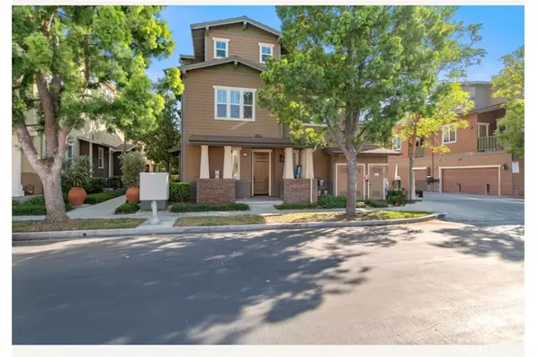357 Flyers LN, Tustin, CA 92782