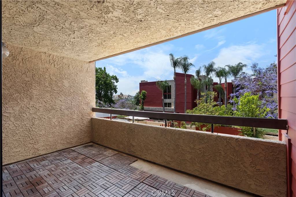 Los Angeles, CA 90042,3961 Via Marisol #218