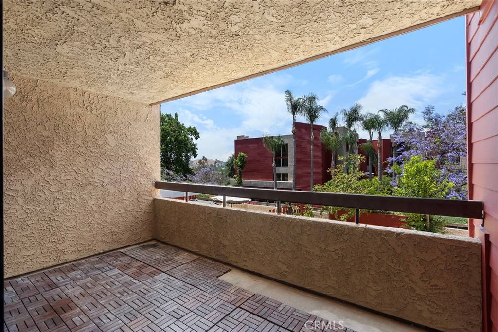 Los Angeles, CA 90042,3961 Via Marisol #218