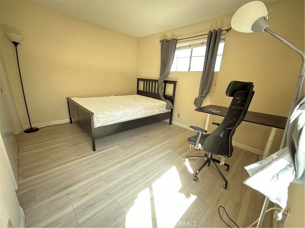 Irvine, CA 92612,27 Dartmouth #26
