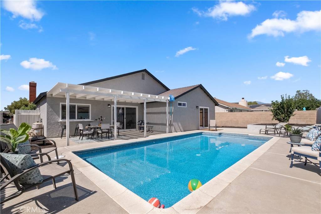 2433 Carlsbad CIR, Hemet, CA 92545