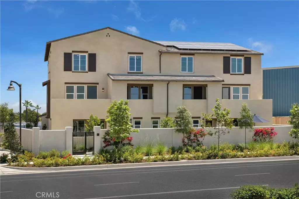 Compton, CA 90220,1702 W Sycamore DR