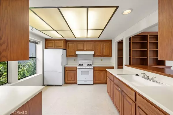 Irvine, CA 92604,16 Driftwood #24