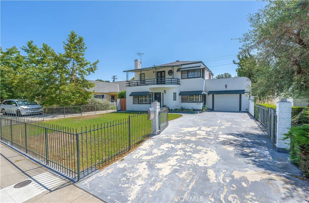2219 N Flower ST, Santa Ana, CA 92706