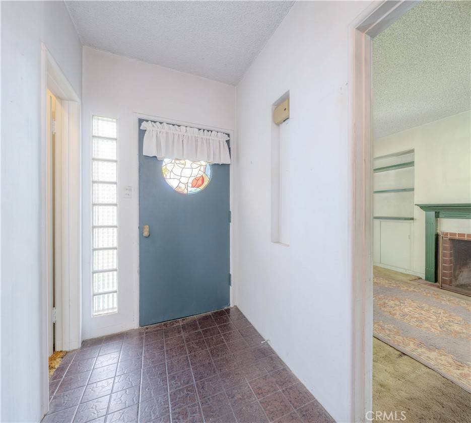 Santa Ana, CA 92706,2219 N Flower ST
