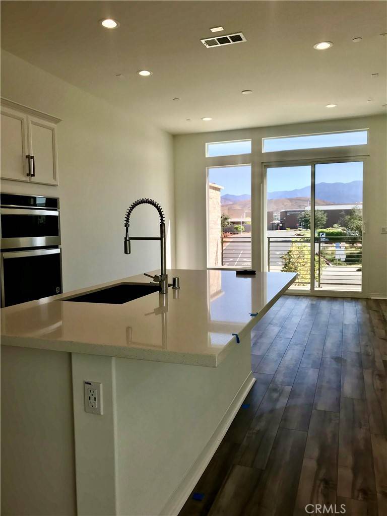 Irvine, CA 92618,112 Keeper
