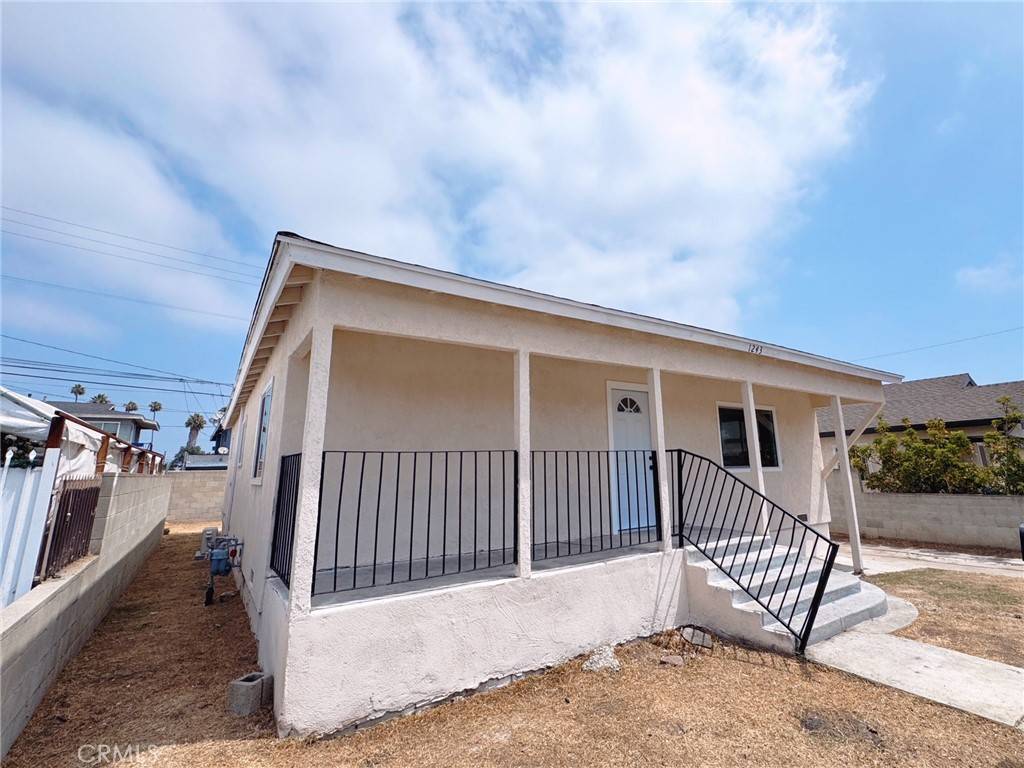 Los Angeles, CA 90044,1243 W 98TH ST