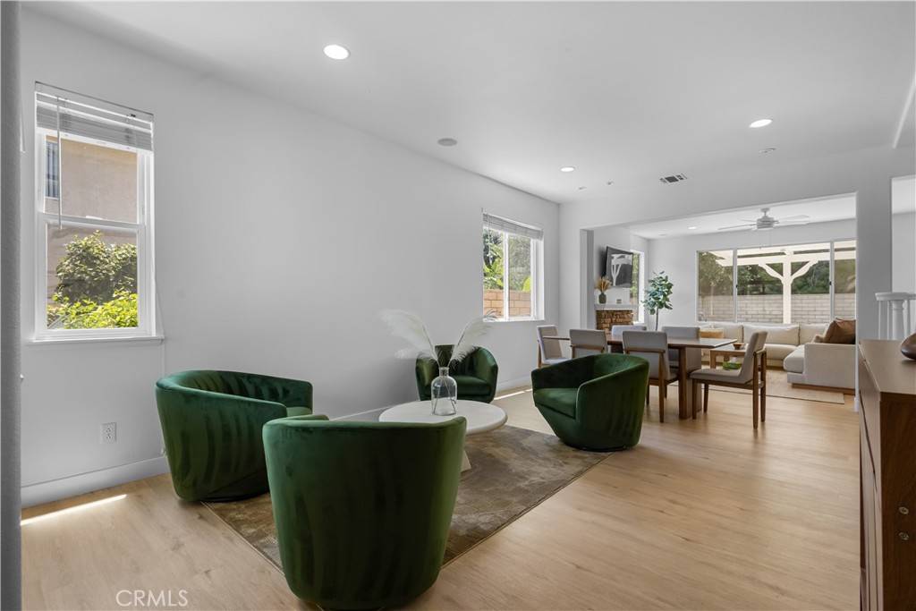 Thousand Oaks, CA 91362,2517 Renata CT