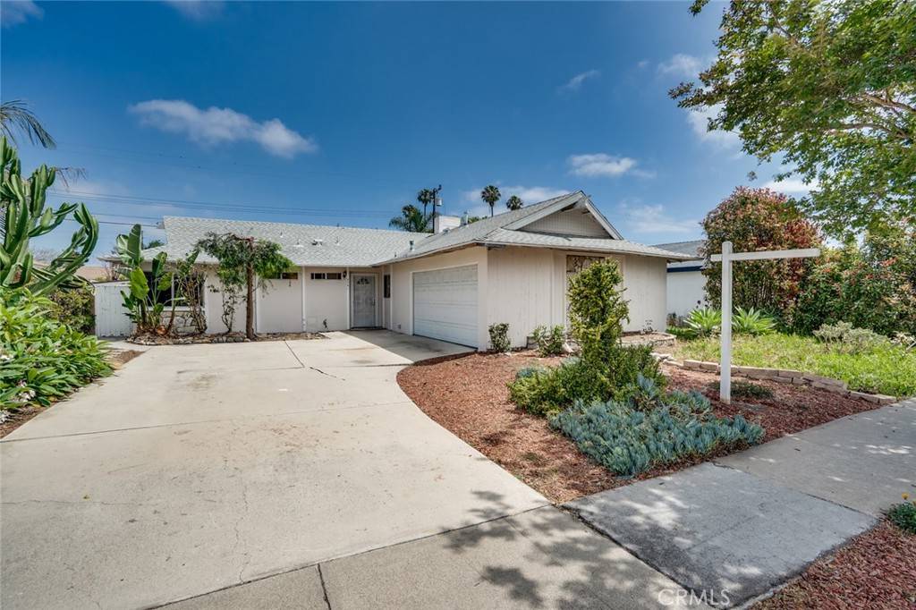 5751 Mangrum DR, Huntington Beach, CA 92649