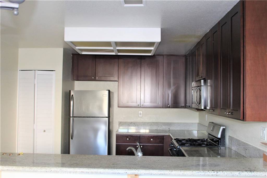 Irvine, CA 92612,42 Columbia #11