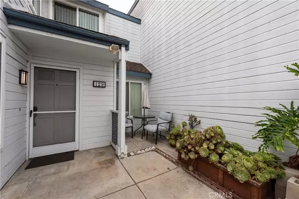 Irvine, CA 92614,129 Greenmoor