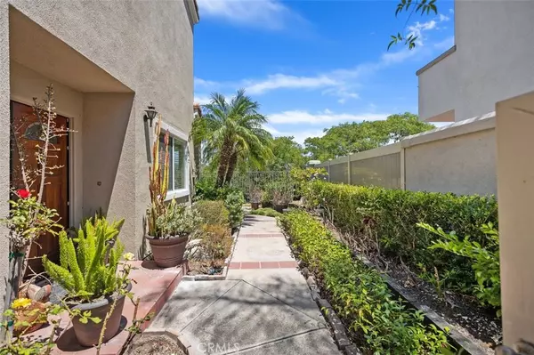 Aliso Viejo, CA 92656,14 Pamplona