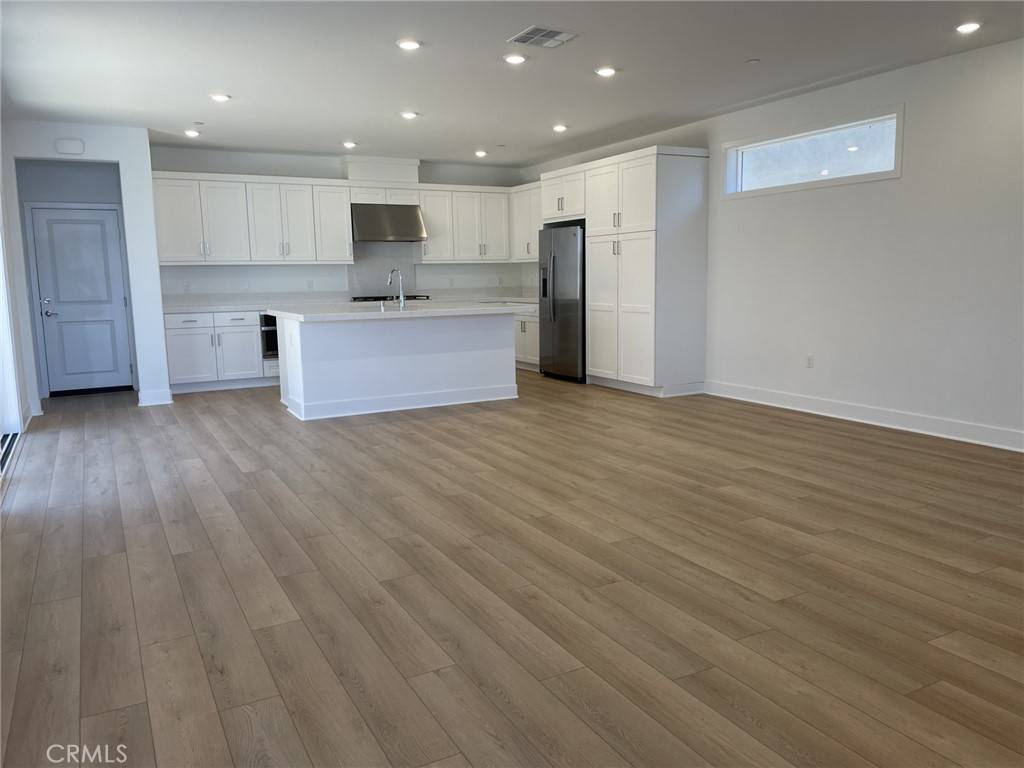 Irvine, CA 92618,320 Galway