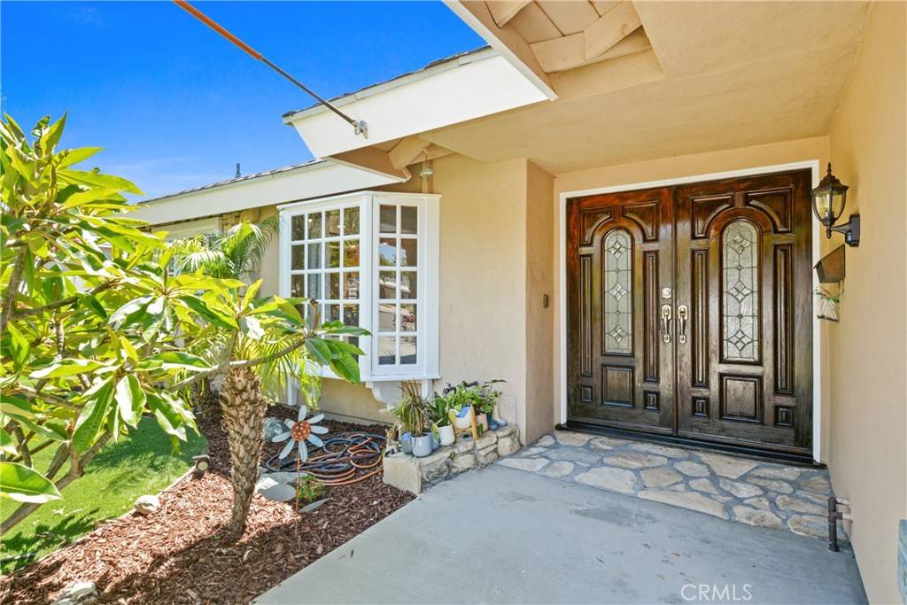Huntington Beach, CA 92647,16091 Gold CIR