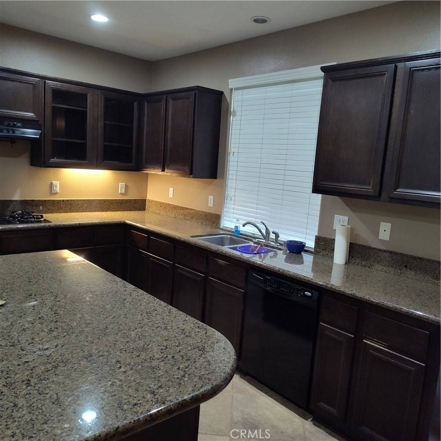 Corona, CA 92883,11318 Chinaberry ST
