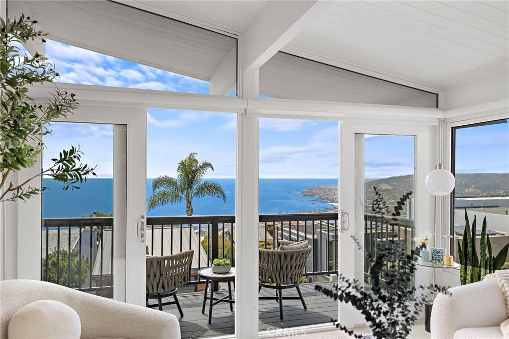 Laguna Beach, CA 92651,1094 Katella ST