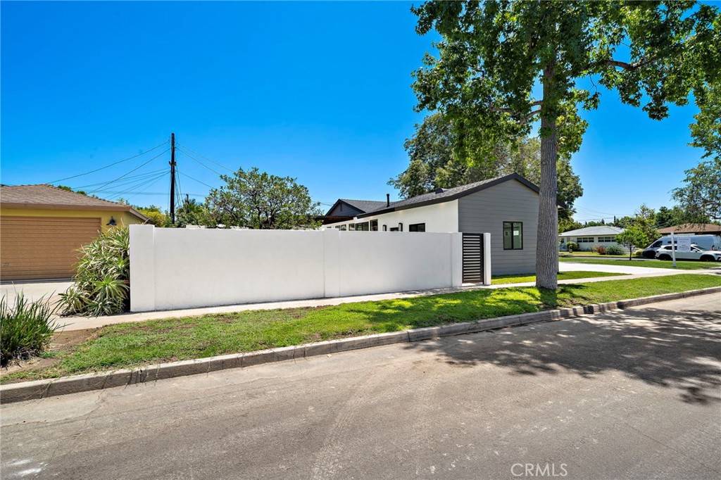 Santa Ana, CA 92706,2405 Larchmont AVE