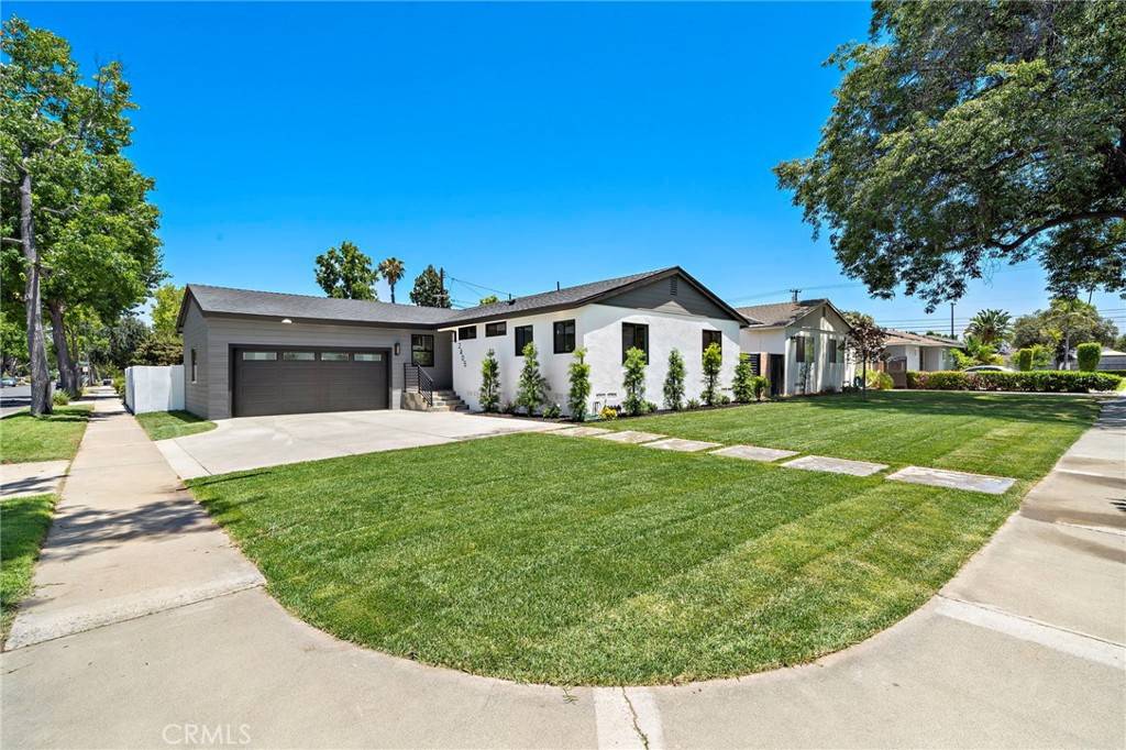 2405 Larchmont AVE, Santa Ana, CA 92706