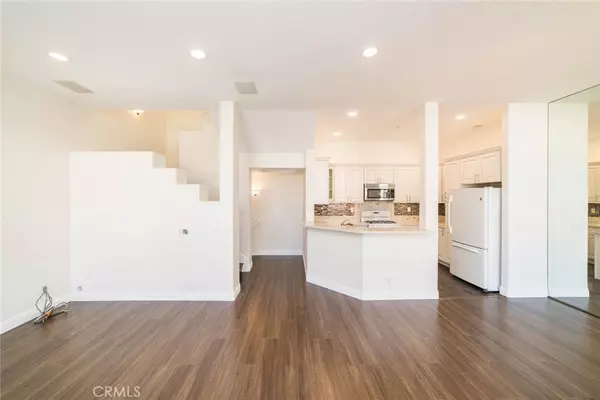 Irvine, CA 92606,14 Bettoni Aisle