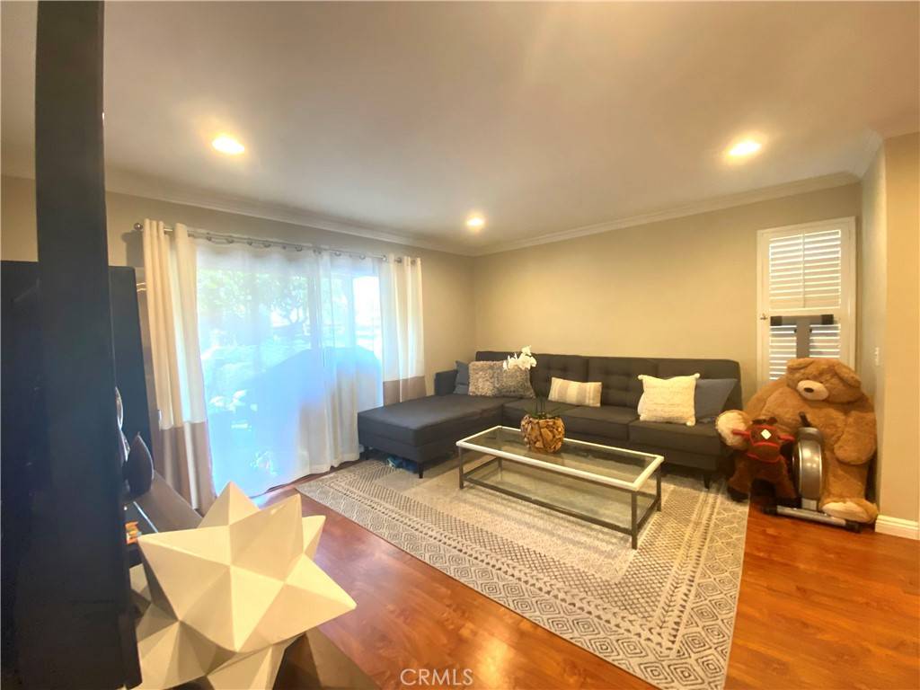 Irvine, CA 92618,180 Lemon Grove #227