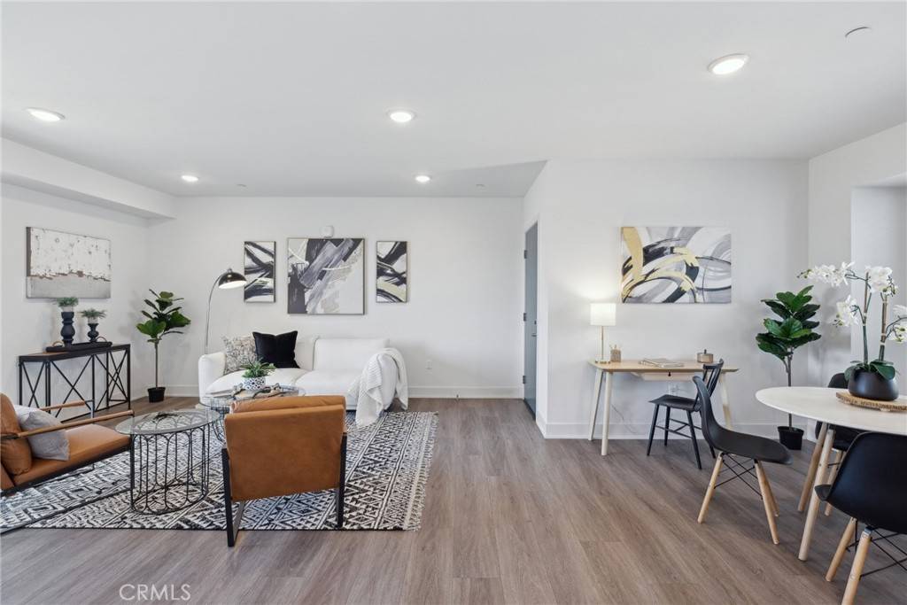 Glendale, CA 91205,518 E Windsor RD #304