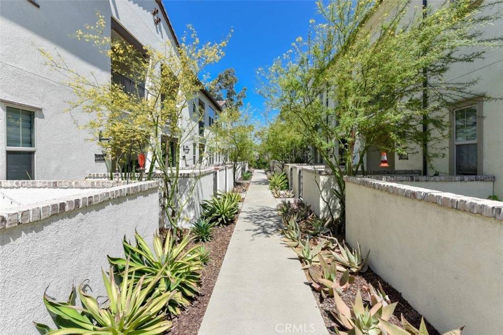 1012 El Paseo, Lake Forest, CA 92610