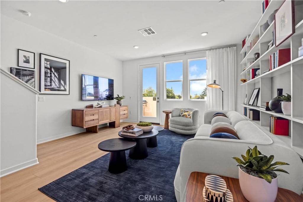 Claremont, CA 91711,121 Evergreen LN