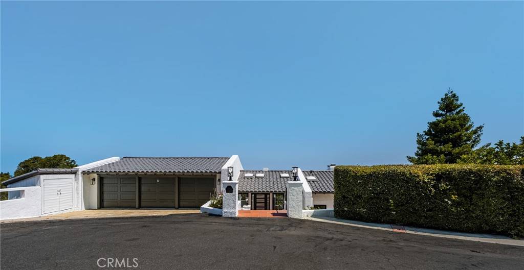 Rancho Palos Verdes, CA 90275,5 Yellow Brick RD
