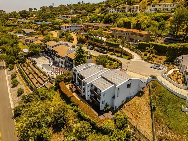 Rancho Palos Verdes, CA 90275,5 Yellow Brick RD