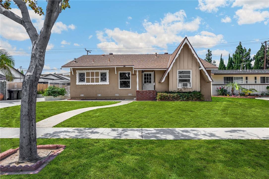 2142 W Houston AVE, Fullerton, CA 92833