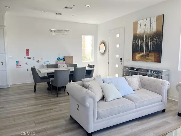 Irvine, CA 92618,215 Sawbuck