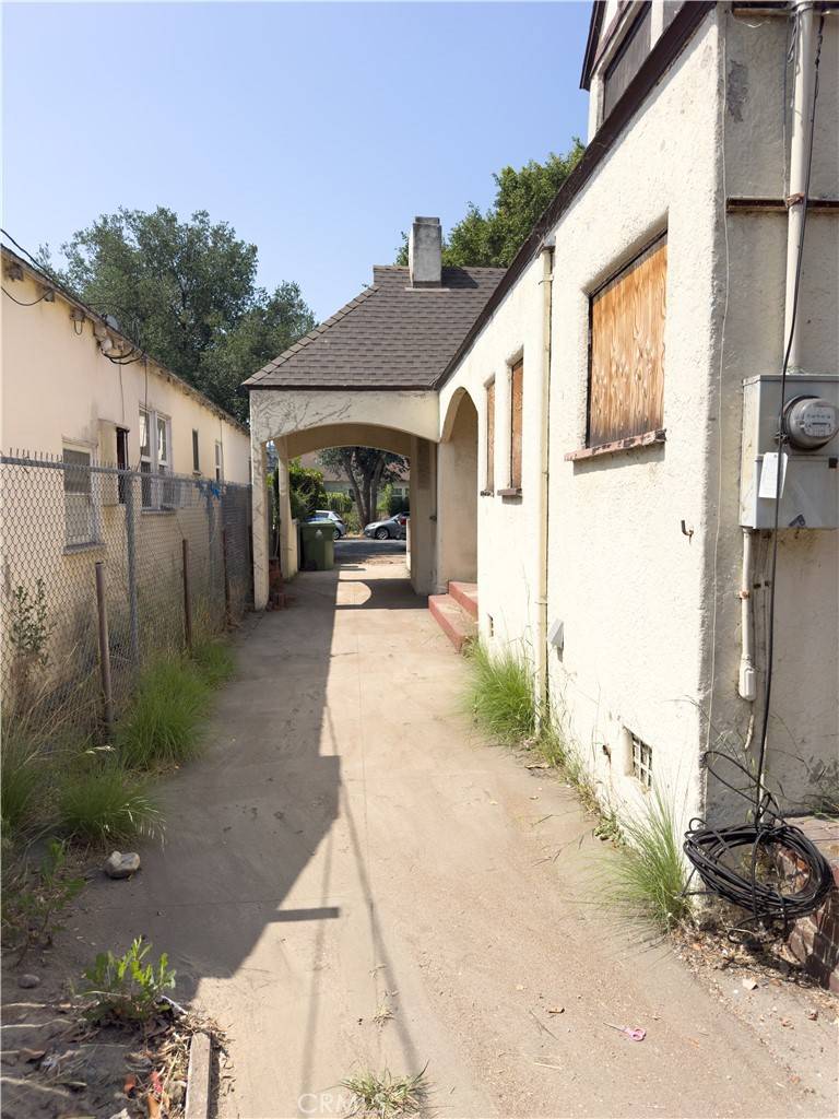 Los Angeles, CA 90039,3021 Glenhurst AVE