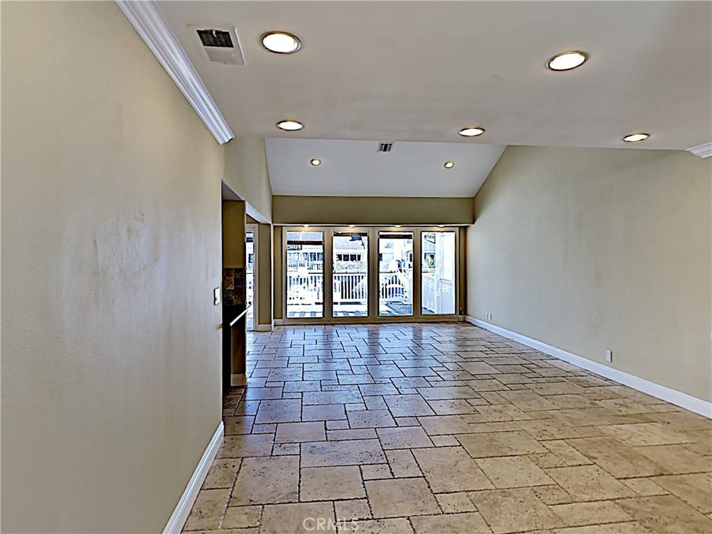 Oxnard, CA 93035,2030 Kingsbridge WAY