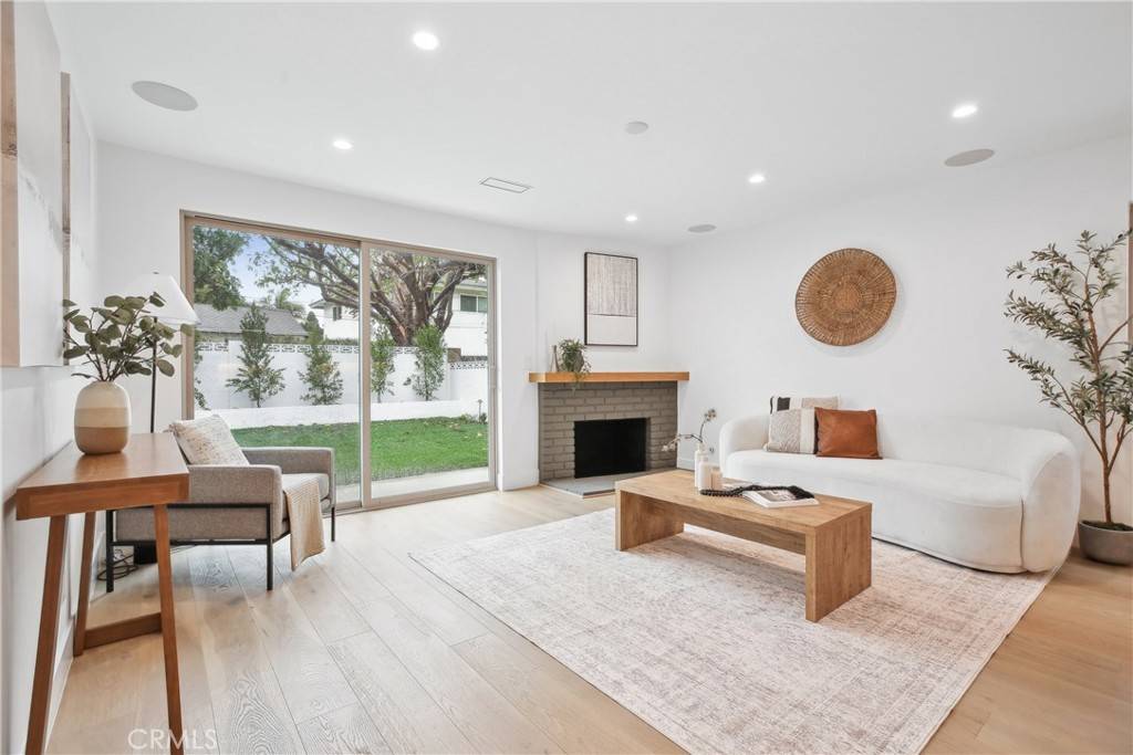 Costa Mesa, CA 92626,1147 Charleston ST