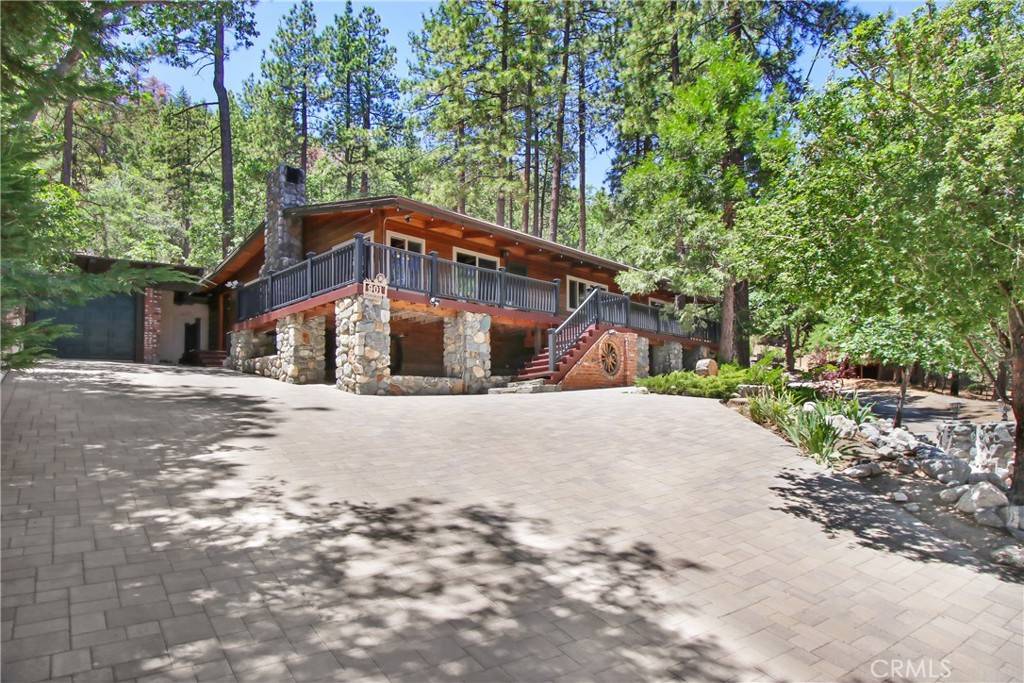 901 Mocking Bird RD, Wrightwood, CA 92397