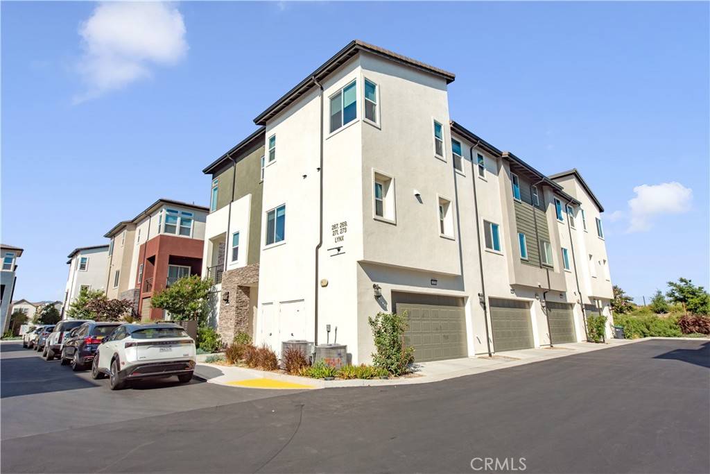 Irvine, CA 92618,273 LYNX