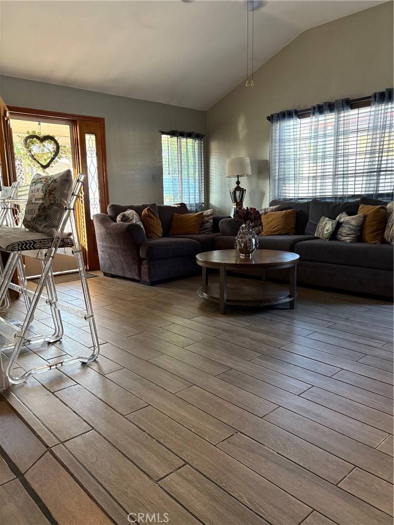 1140 W Cubbon ST, Santa Ana, CA 92703
